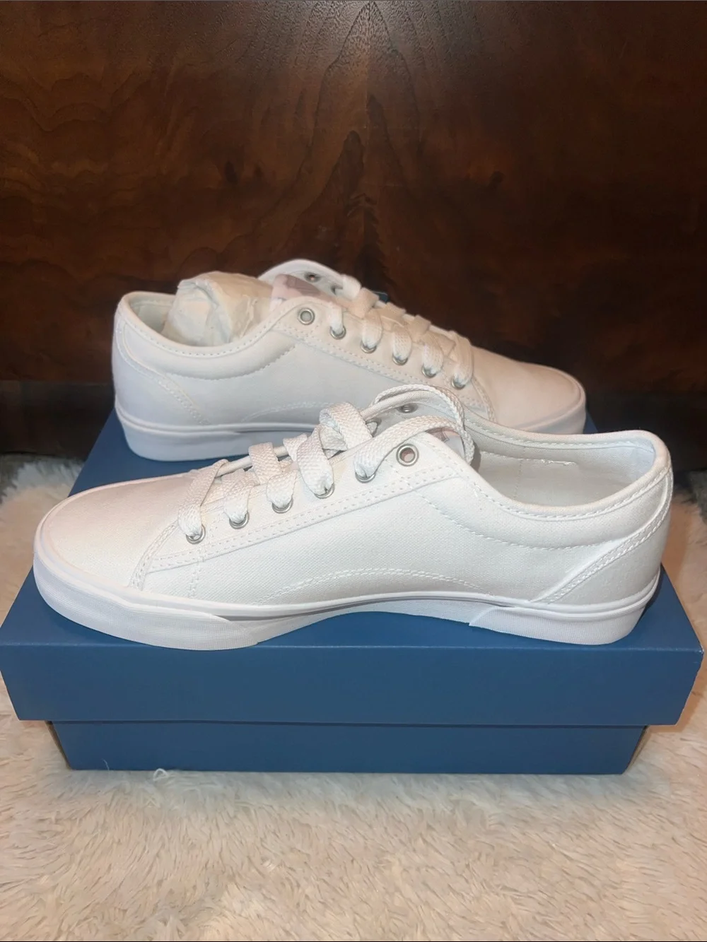 K•SWISS WOMEN’S PORT LOW SNEAKER